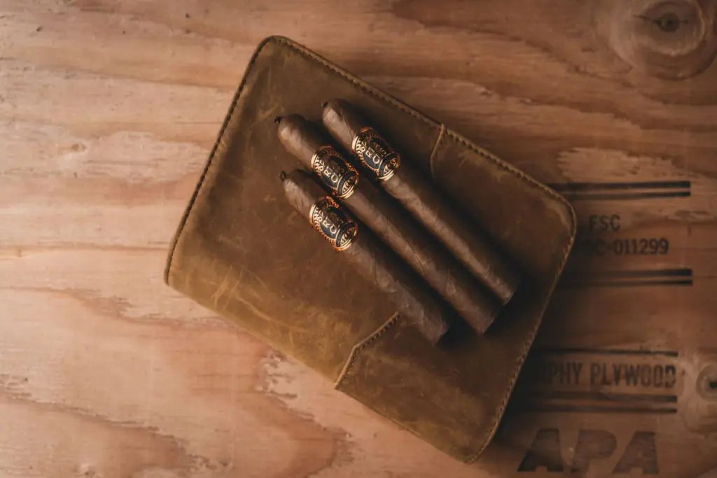 Snip! Goes The Pigtail - Cutting Pigtail Cigars 1 Pigtail cigars