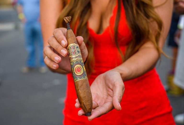 Cigar lounge gallery image 1
